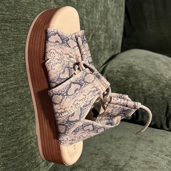 Anthropologie Kelsi Dagger snakeskin platform 6 - Picture 2 of 4